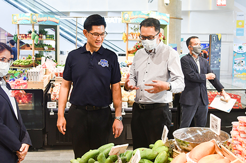 พาณิชย์ติดตามสถานการณ์ราคาสินค้าก่อนช่วงเทศกาลสงกรานต์ พร้อมตรวจความเที่ยงตรงเครื่องชั่ง และมาตรวัดน้ำมันเชื้อเพลิง