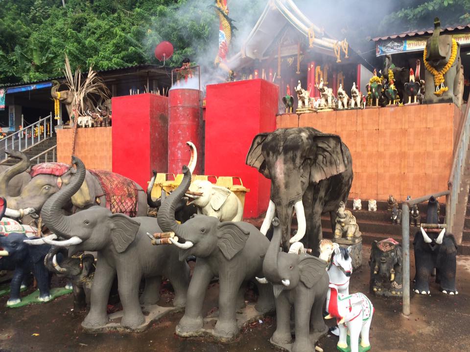 57357_ศาลพ่อตาหินช้าง.jpg