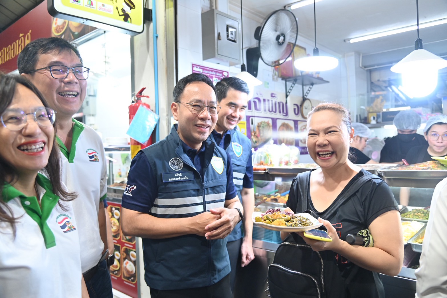 DIT ลงพื้นที่ติดตามการจับจ่าย “คนละครึ่งพลัส”–ร้านค้าธงฟ้าพร้อมรับบัตรสวัสดิการแห่งรัฐวันแรก