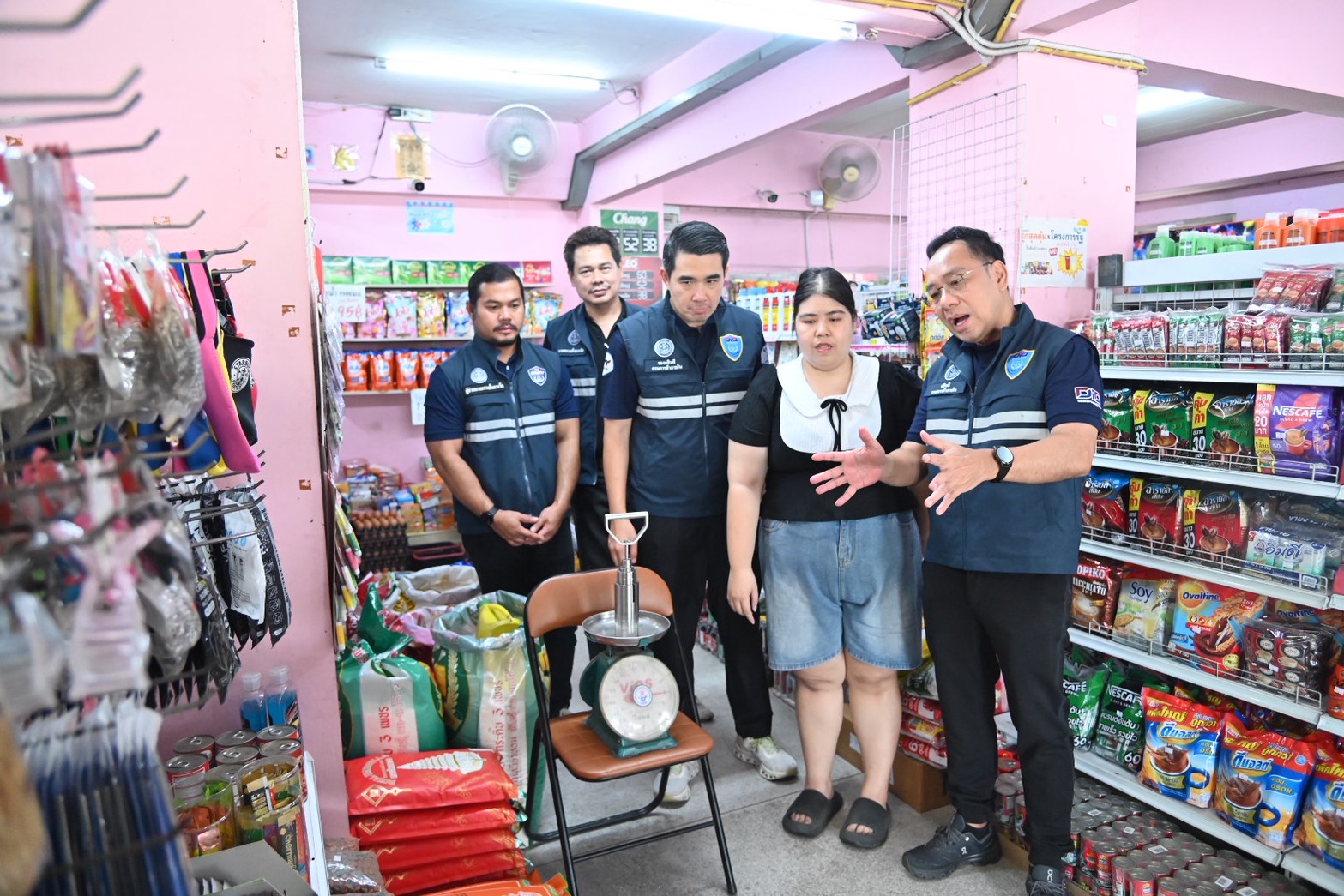 DIT ลงพื้นที่ติดตามการจับจ่าย “คนละครึ่งพลัส”–ร้านค้าธงฟ้าพร้อมรับบัตรสวัสดิการแห่งรัฐวันแรก