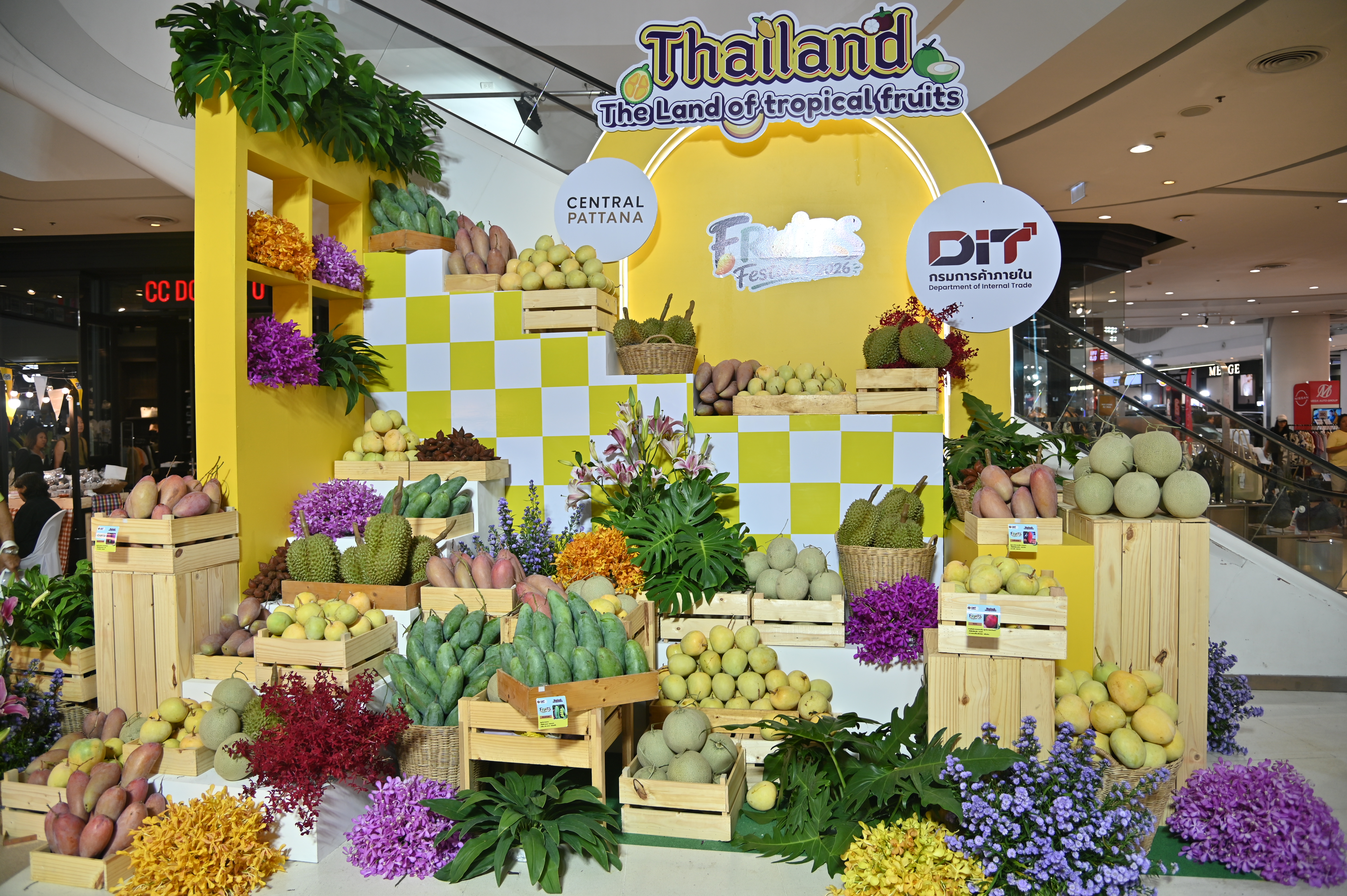 ข่าวเลขที่ 135/2569 “สุดคึกคัก! พาณิชย์ยกสวนผลไม้ไทยบุกเซ็นทรัล เวสต์เกต เปิด ‘Fruits Festival 2026’ รวมทุเรียนหายากทั่วไทย 6-11 พ.ค. คาดขายทะลุ 150 ตัน”  (8 พฤษภาคม 2569)