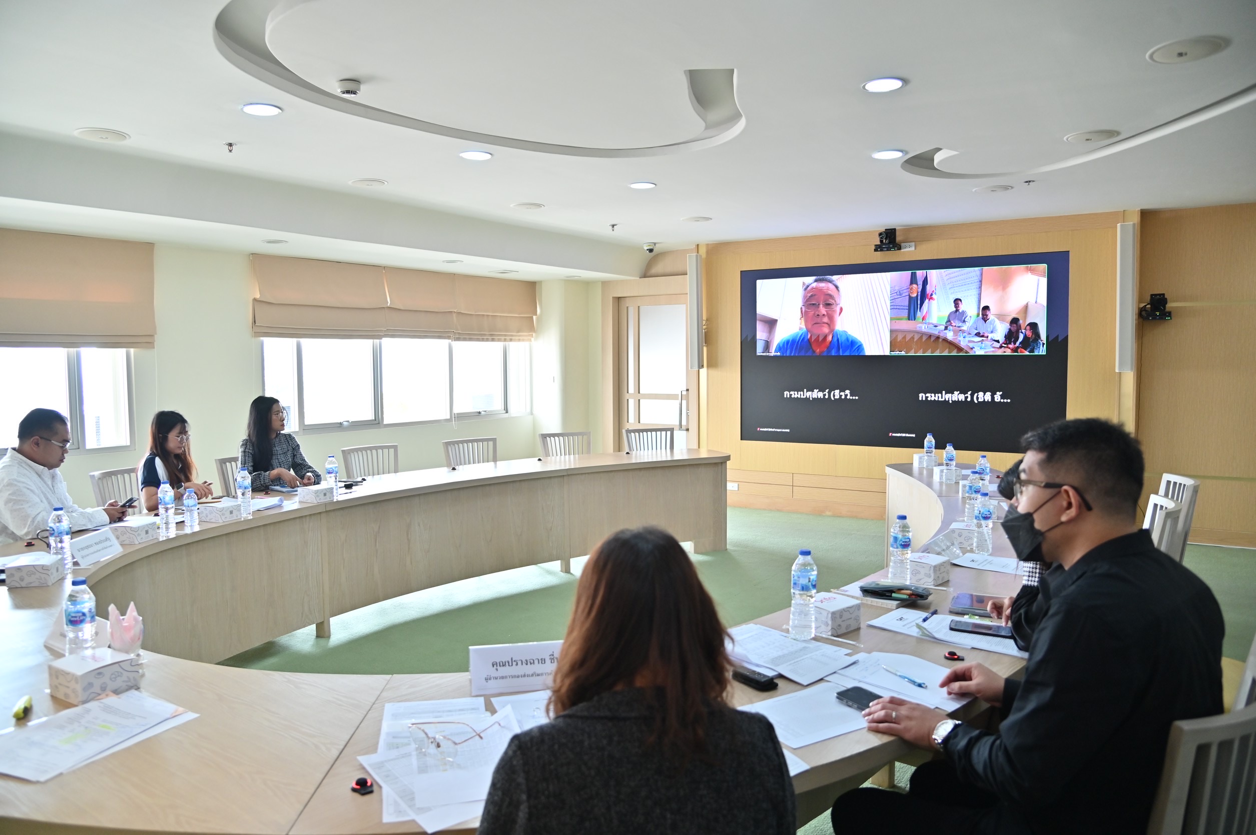 ข่าวเลขที่ 103/2569 พาณิชย์ยืนยัน “หมู ไก่ ไข่ไก่” ไม่ขาดตลาดแน่นอน แม้อากาศร้อนทำของน้อยลง แต่ราคาเริ่มนิ่งแล้ว (3 เมษายน 2569)