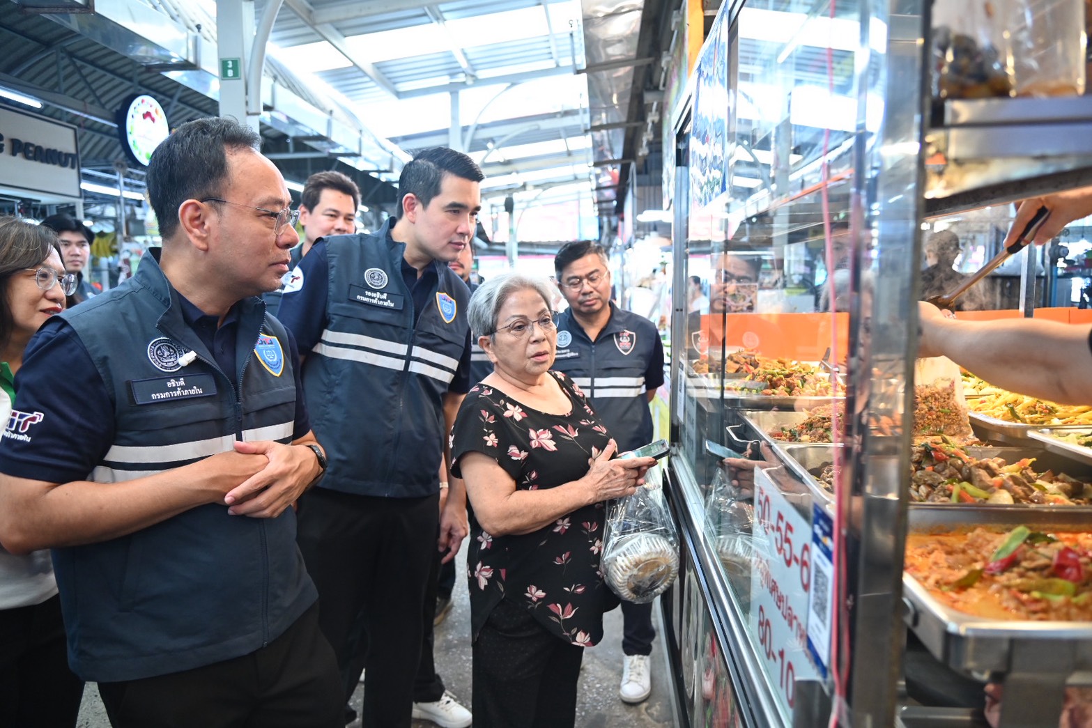 ข่าวเลขที่ 21/2569 DIT ลงพื้นที่ติดตามการจับจ่าย “คนละครึ่งพลัส”–ร้านค้าธงฟ้าพร้อมรับบัตรสวัสดิการแห่งรัฐวันแรก (1 พฤศจิกายน 2568)