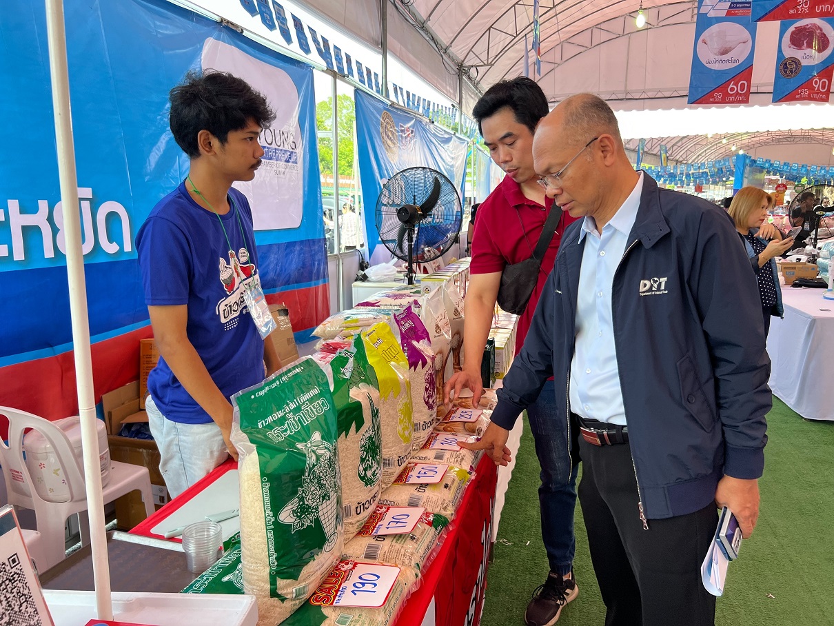 ธงฟ้าราคาประหยัด ต้อนรับวันแรงงาน @ ชลบุรี