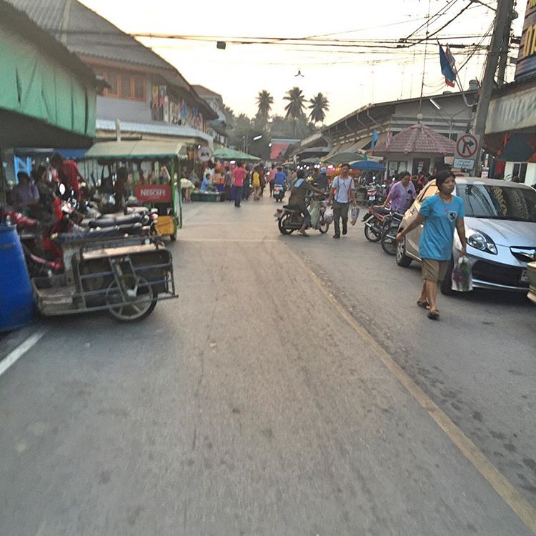22495_เข้าไปตลาด.jpg