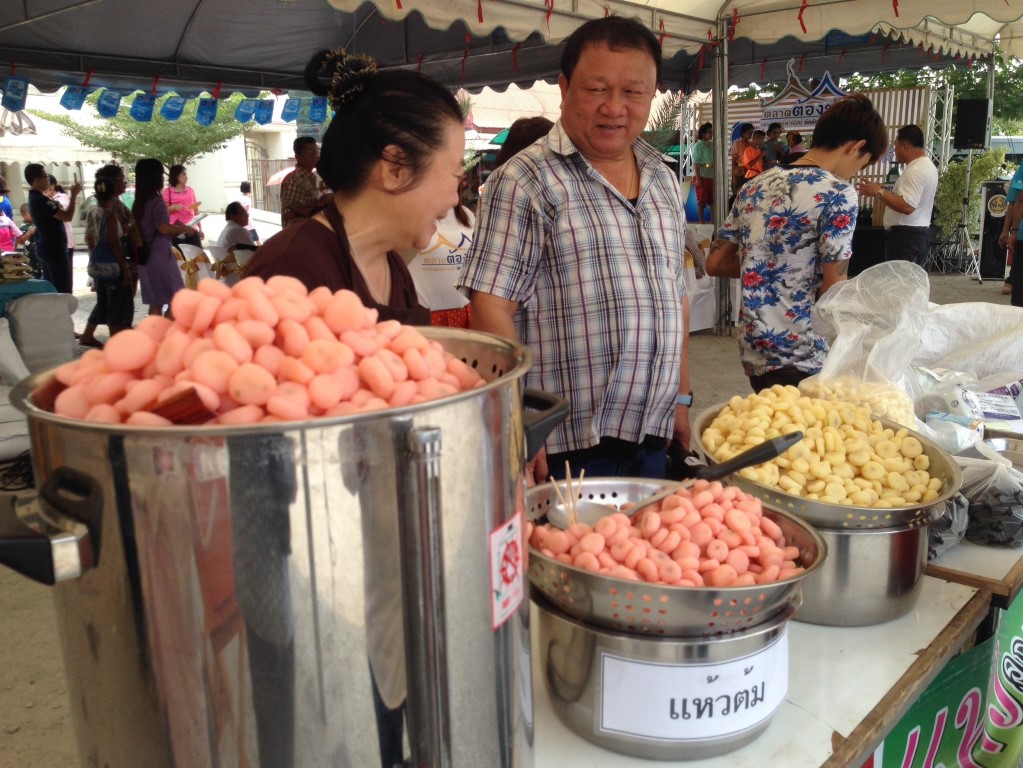 11230_สินค้าในตลาด 2.jpg