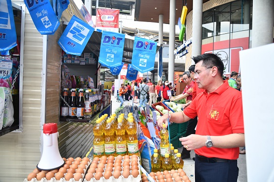 “พาณิชย์สั่งลุย!ลดราคาตรุษจีน ปีมังกรทอง 2024”   กระตุ้นกำลังซื้อ ลดค่าครองชีพคนไทย