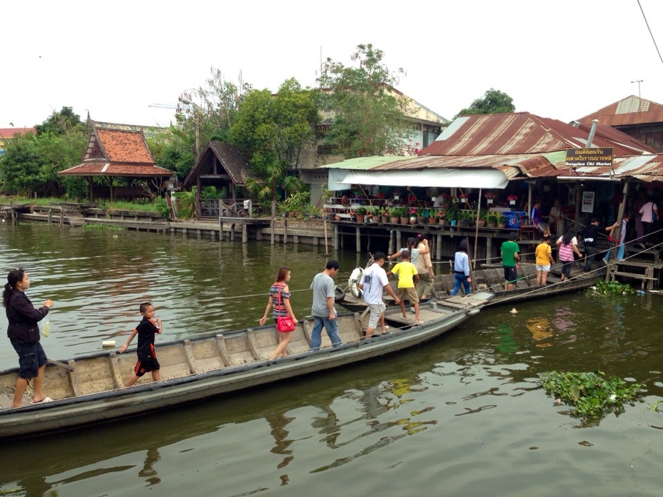 57067_ทางข้ามไปตลาด.jpg