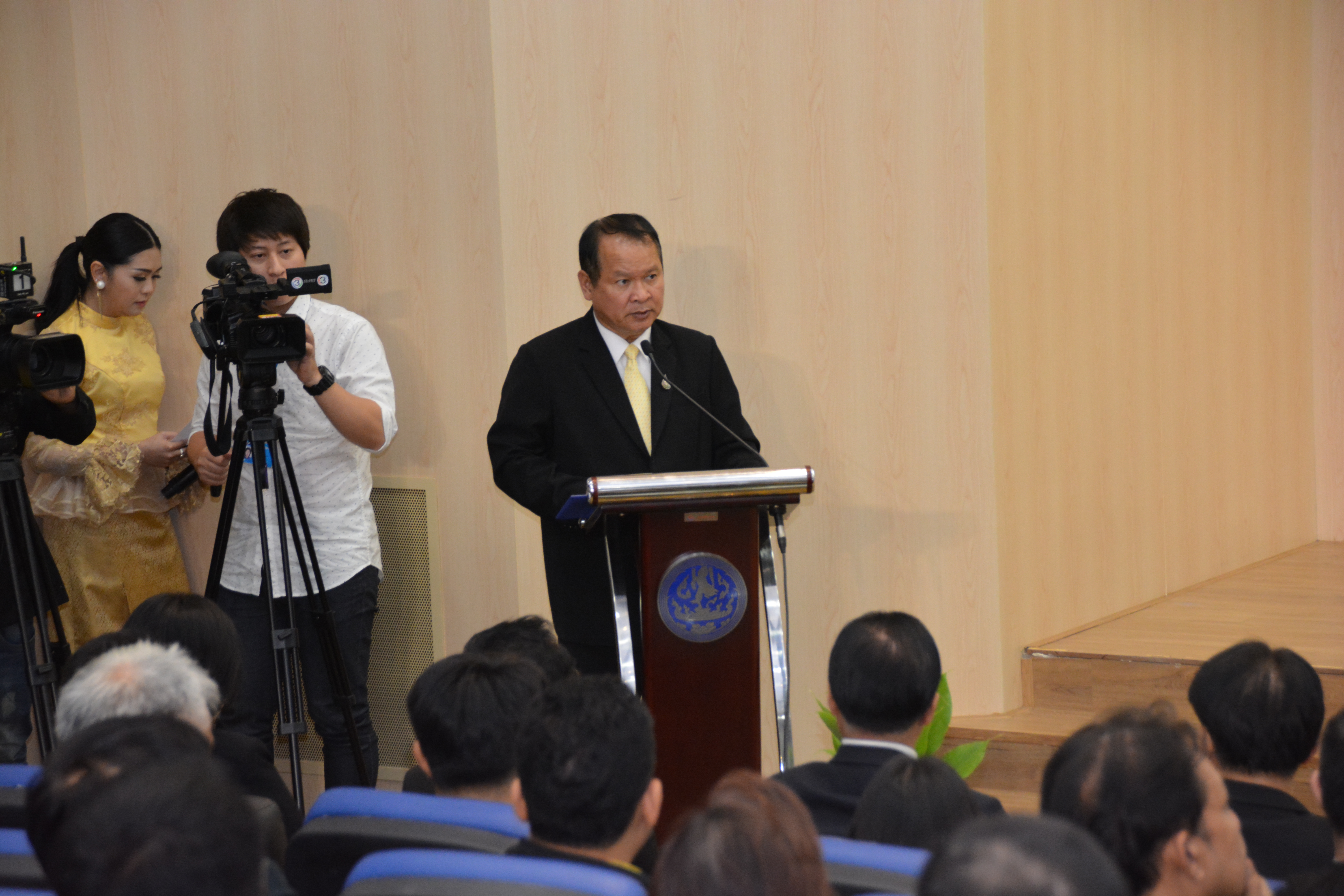 รัฐมนตรีว่าการกระทรวงพาณิชย์ เป็นประธานการประชุมและพิธีลงนาม MOU การบริหารจัดการด้านการตลาดเพื่อรองรับผลไม้ปี 2562