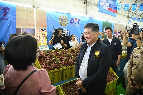 เดินหน้าลดค่าครองชีพ  จัดงานธงฟ้าราคาประหยัด จ.เลย