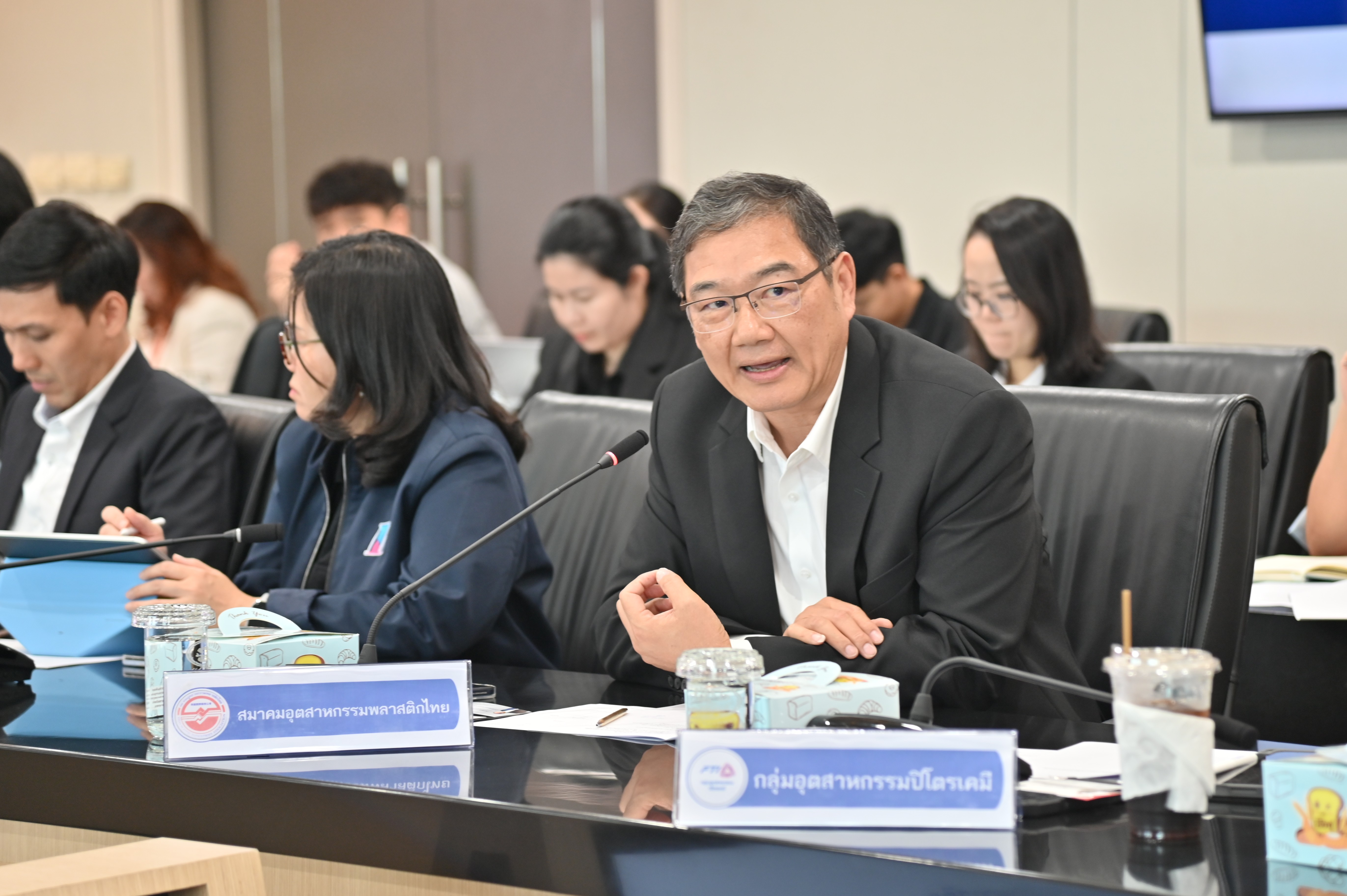 ข่าวเลขที่ 117/2569 พาณิชย์ประชุมติดตามสถานการณ์เม็ดพลาสติกและบรรจุภัณฑ์พลาสติก  วางแนวทางดูแลปริมาณ–ราคา–การใช้พลาสติกอย่างเหมาะสม (21 เมษายน 2569)