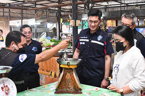 กรมการค้าภายในเปิดสำนักงานชั่งตวงวัดภาคอีสาน พร้อมตรวจน้ำมันเต็มลิตร เครื่องชั่ง เครื่องวัดเปอร์เซ็นแป้ง และติดตามสถานการณ์ปุ๋ยเคมี