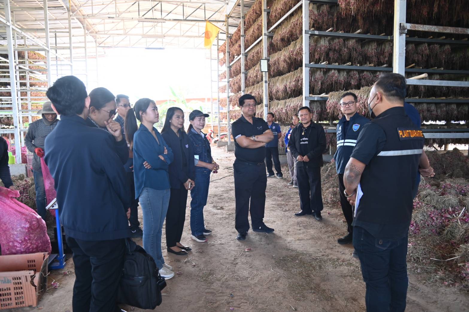 ข่าวที่ 60/2569 พาณิชย์ เร่งพยุงราคาหอมแดงศรีสะเกษ เชื่อมตลาดข้อตกลงทันที 50 ล้านบาท เดินหน้า 3 มาตรการ ดูดซับ–ส่งออกกว่า 7,000 ตัน ดันราคาปรับตัวดีขึ้น (10 มกราคม 2568)