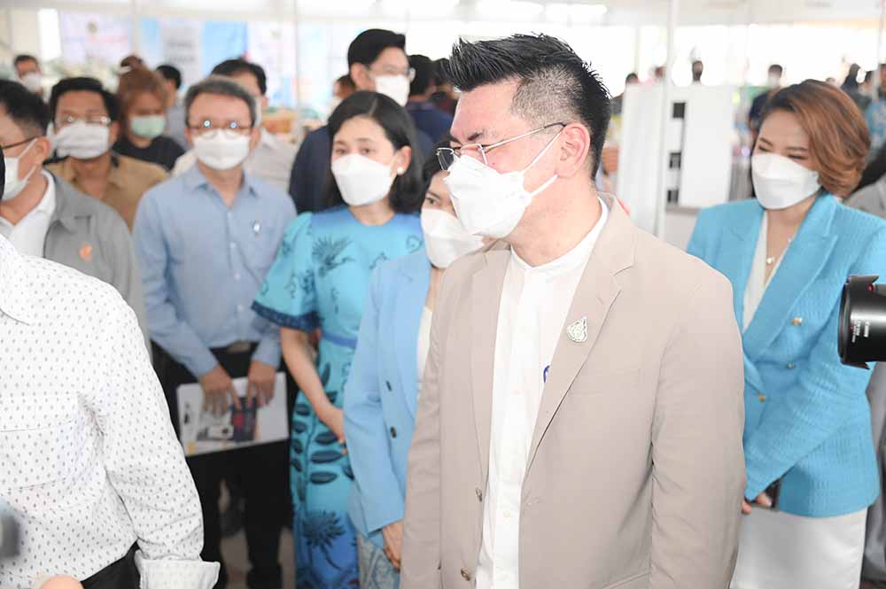 พาณิชย์เปิดงานธงฟ้า 4 มุมเมือง