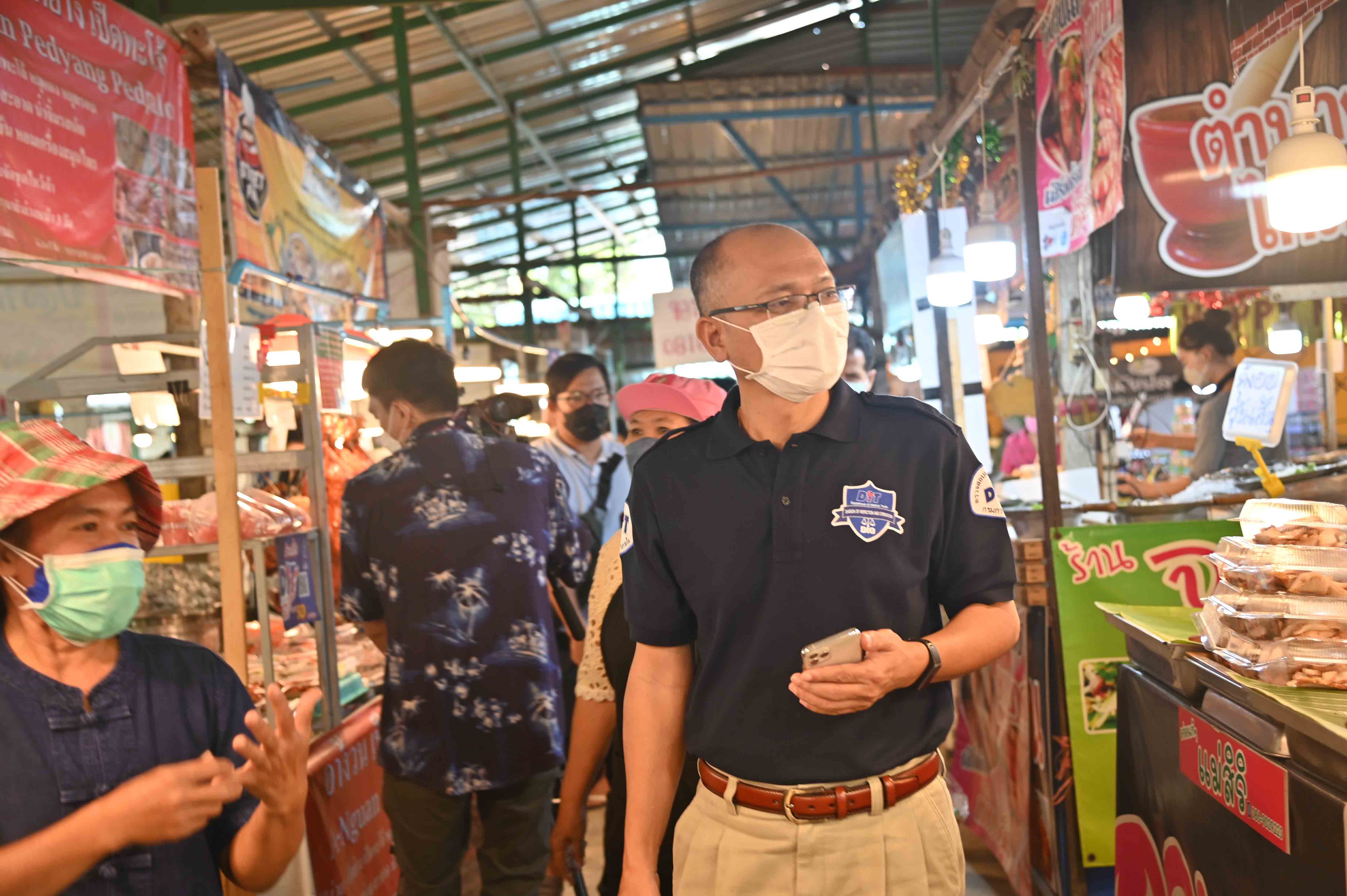 รองอธิบดีกรมการค้าภายใน ตรวจเยี่ยมกิจกรรมส่งเสริมการท่องเที่ยวตลาดชุมชน