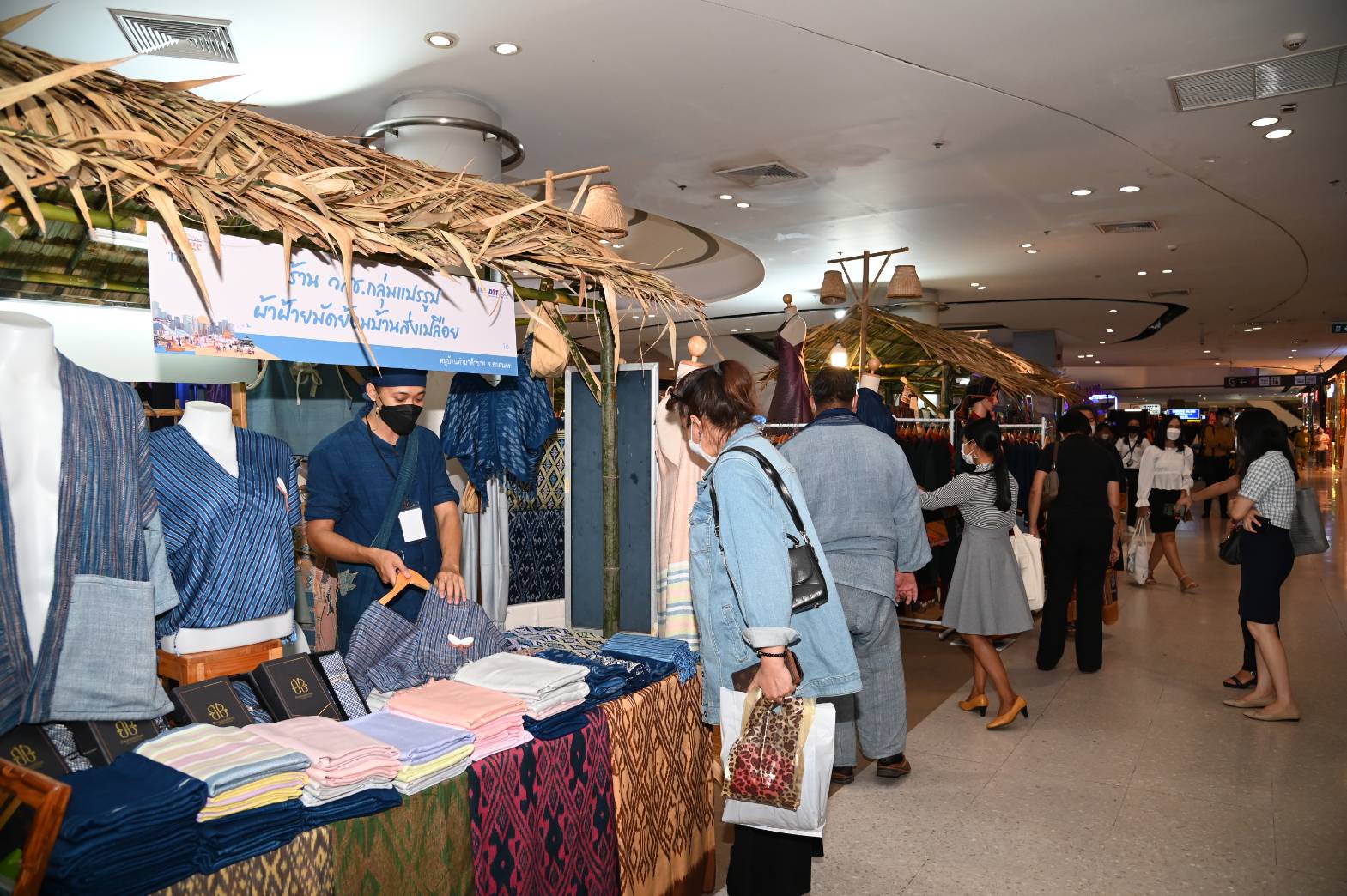 “ตลาดเที่ยวได้สไตล์ไทยๆ Village to Town” ครั้งที่ 15-16