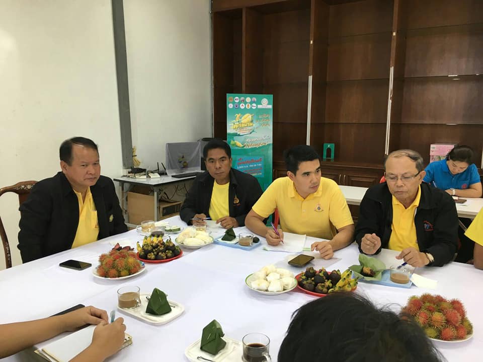  อธิบดีลงพื้นที่ติดตามสถานการณ์ผลไม้มังคุดและทุเรียน ณ ตลาดกลางมรกต จ.ชุมพร