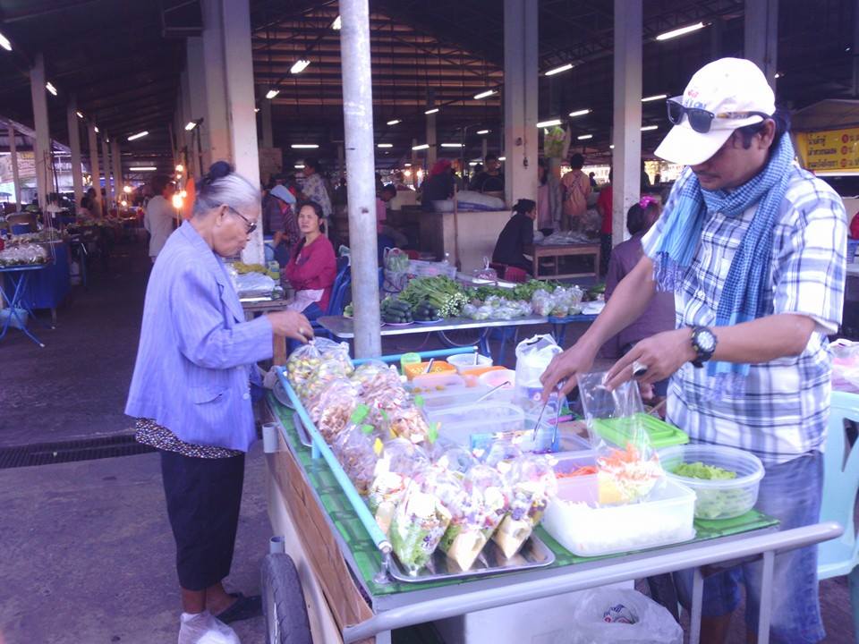 33751_แผงค้าหน้าตลาด.jpg
