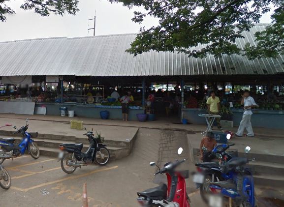 33876_บริเวณด้านนอกตลาด.JPG