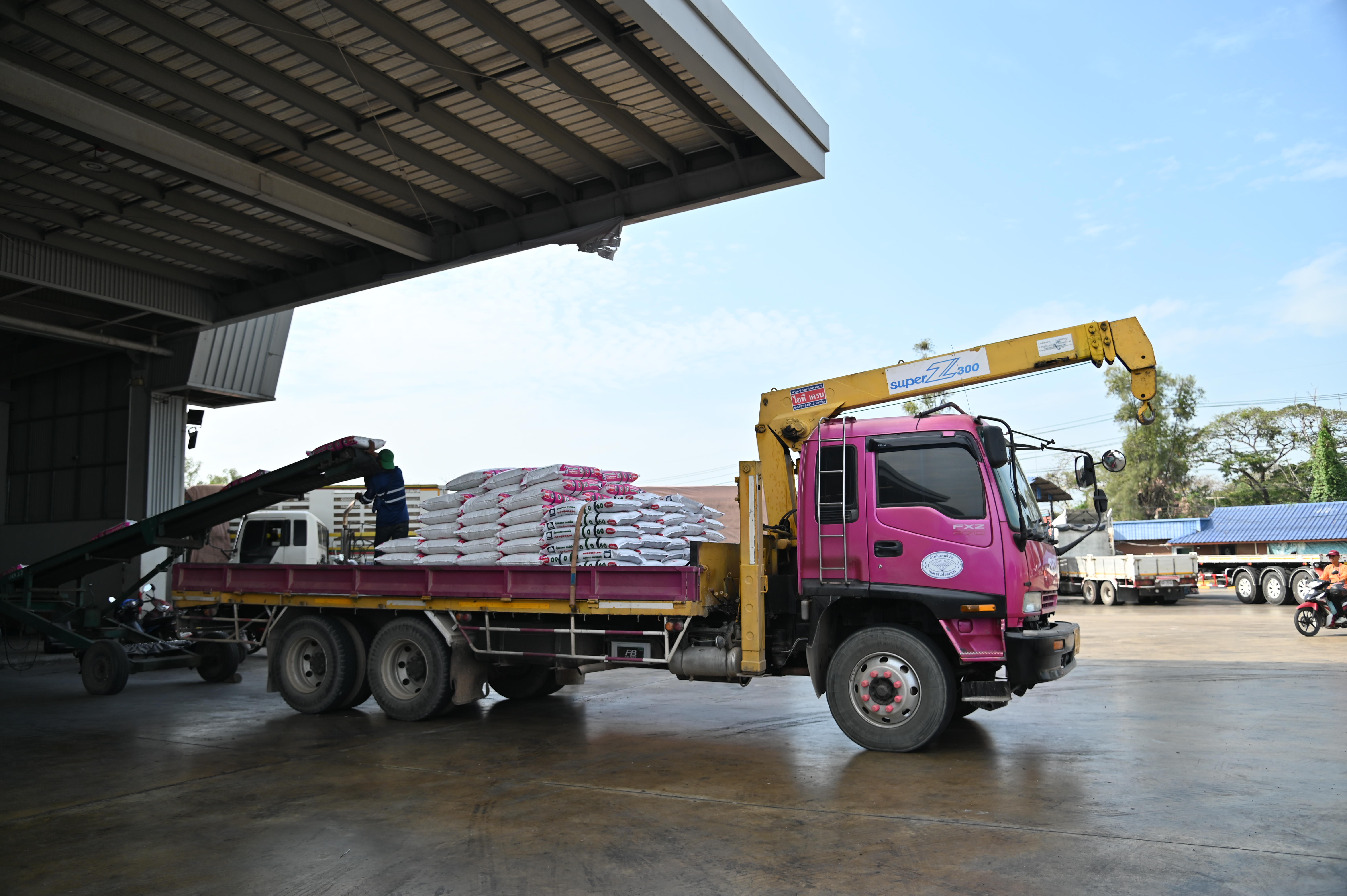 DIT ลงพื้นที่จังหวัดพระนครศรีอยุธยา ติดตามสถานการณ์ด้านปริมาณและราคาสินค้าปุ๋ยเคมี  