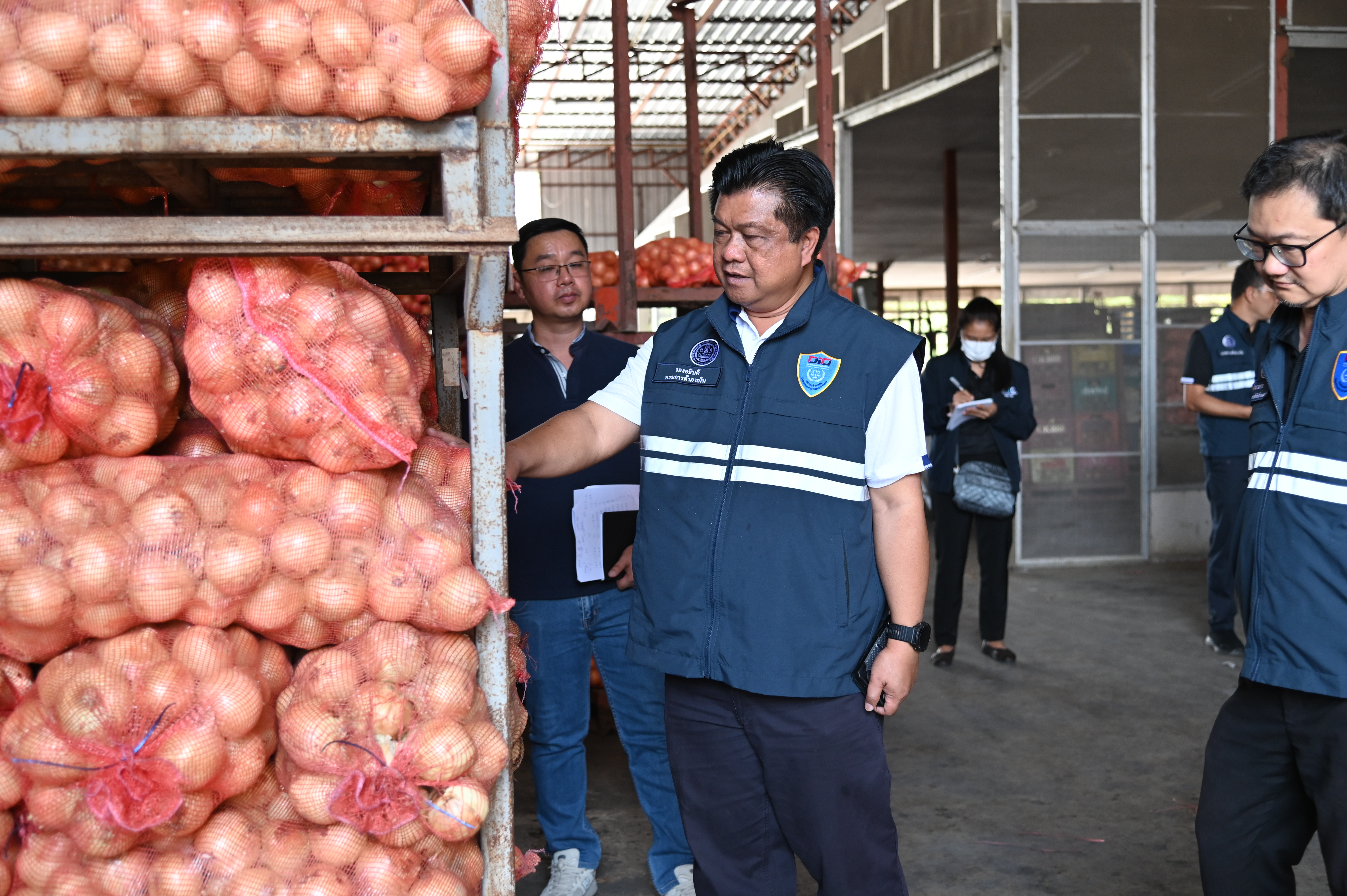 'พาณิชย์' ลุยพยุงราคาหอมหัวใหญ่เชียงใหม่ กรมการค้าภายใน อัดมาตรการกระจาย คุมเข้มนำเข้า ดูแลตลาดช่วงพี่ค