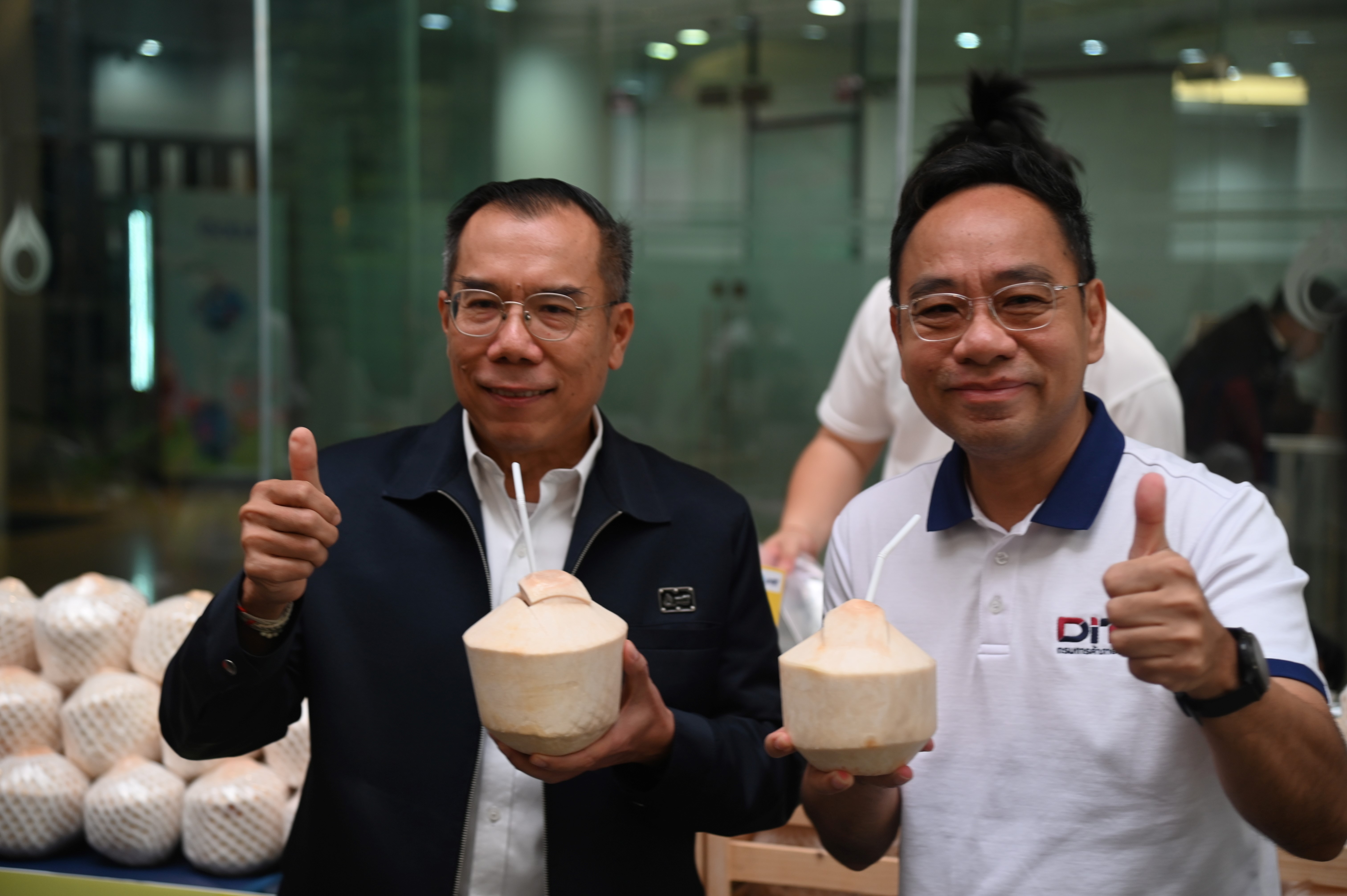“DITxPTT” ขน ‘มังคุด-มะพร้าวน้ำหอม’ จำหน่ายหน้าสำนักงานใหญ่ ปตท. เชิญชวนประชาชนช่วยเกษตรกรซื้อผลไม้ไทย