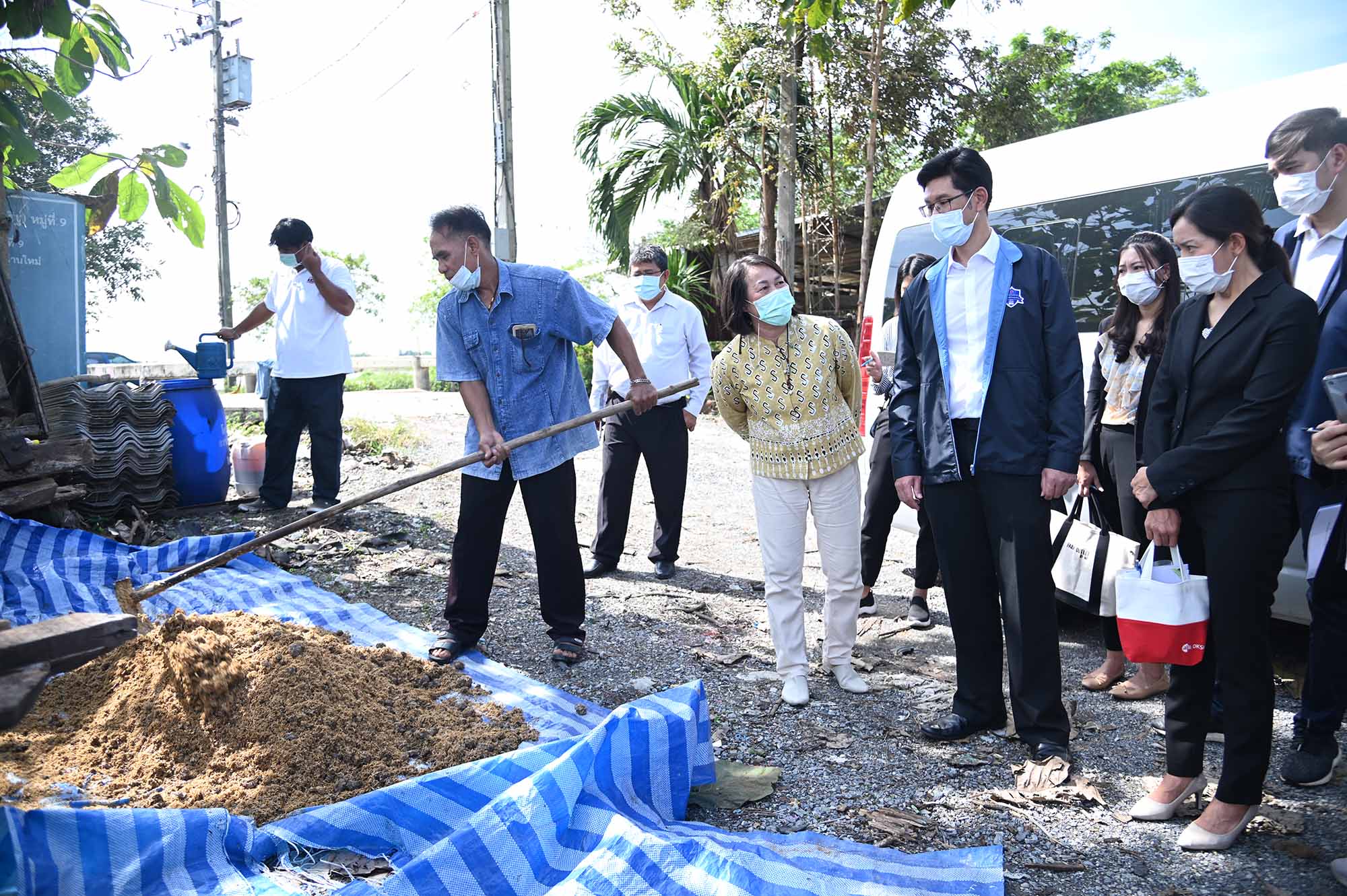 พาณิชย์ลงพื้นที่ติดตามสถานการณ์สินค้าปุ๋ยเคมี