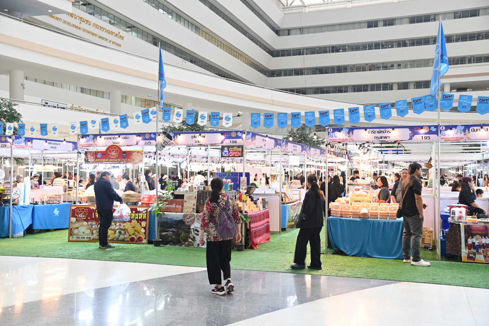 ข่าวเลขที่ 61/2569 ธงฟ้าเปิดฉาก! ลดค่าครองชีพคนกรุง 3 วัน ที่ศูนย์ราชการแจ้งวัฒนะ คาดเงินสะพัดกว่า 30 ล้านบาท สนับสนุนผู้ประกอบการ 7 ชายแดนเพิ่มรายได้ (14 มกราคม 2568)