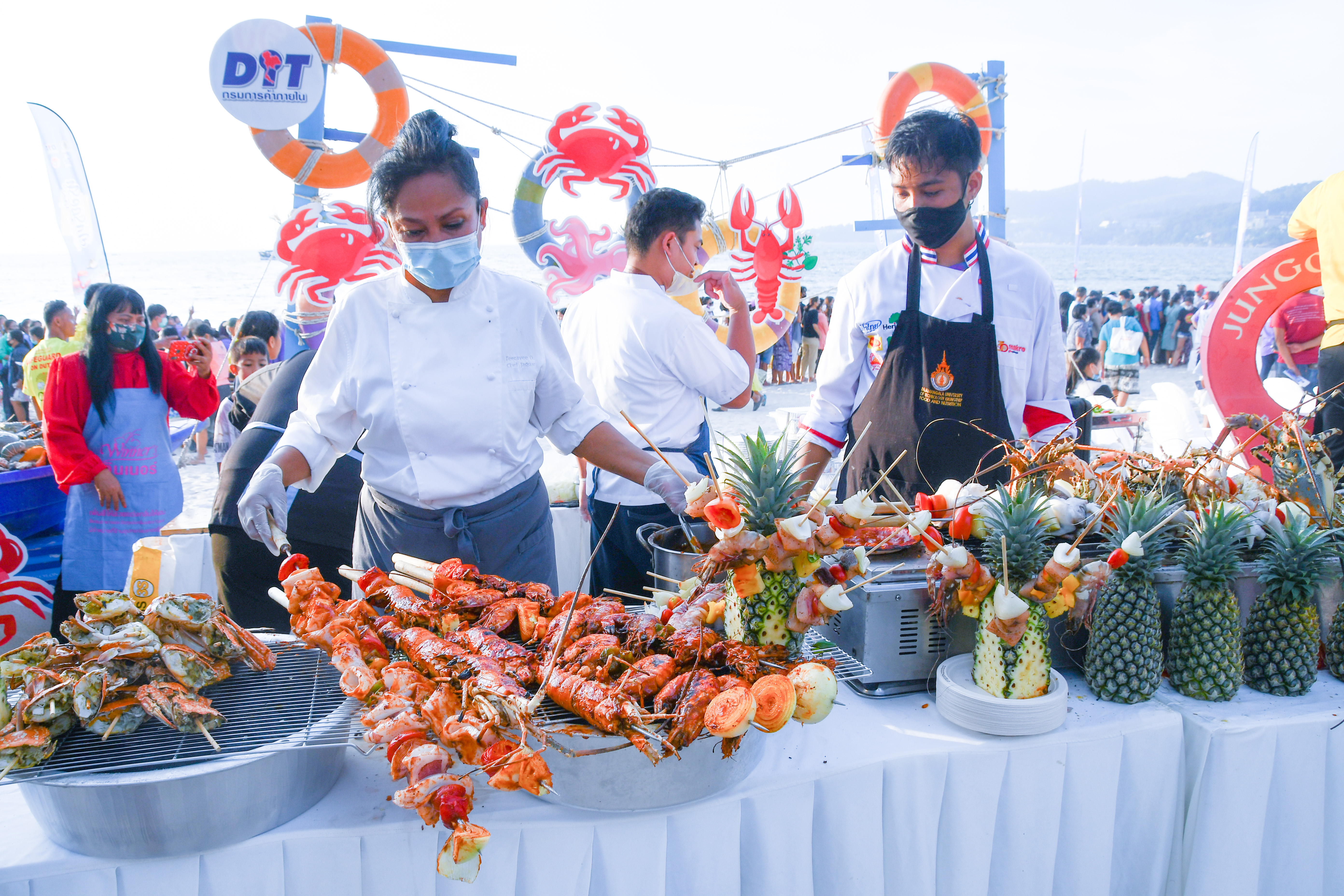 ธงฟ้า on the beach & seafood festival หรอยริมเล @ป่าตอง