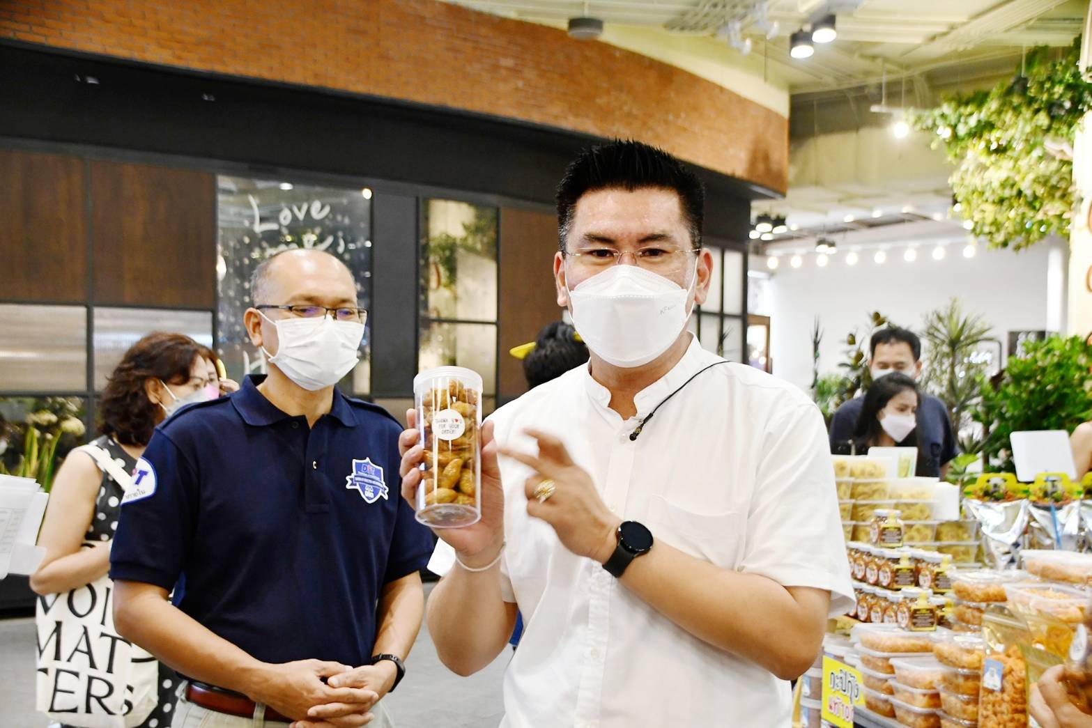 อธิบดีกรมการค้าภายใน ตรวจเยี่ยมร้านค้าตลาดต้องชม หมู่บ้านทำมาค้าขาย ณ เซ็นทรัล เฟสติวัล อีสต์วิลล์