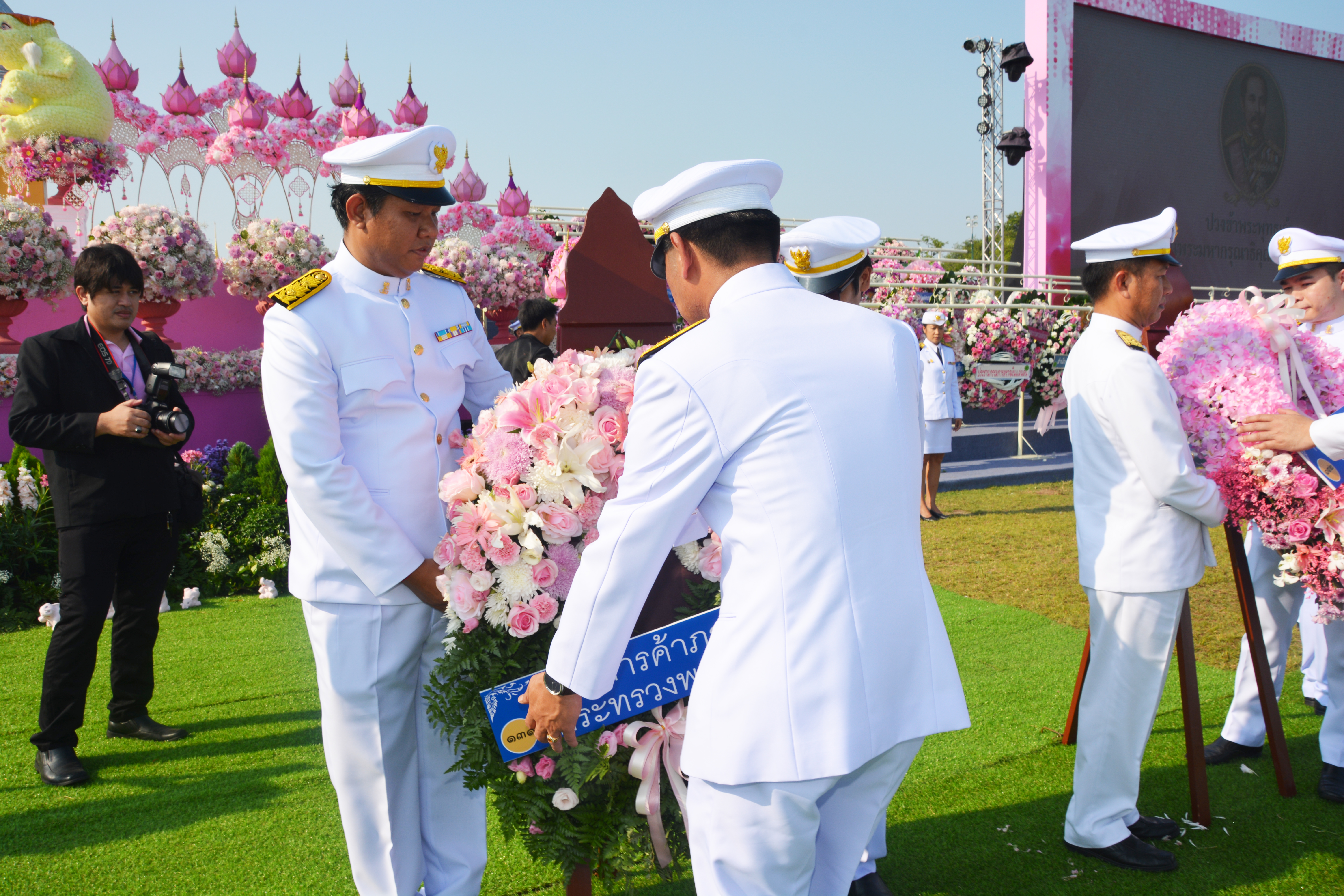 รองอธิบดี เข้าร่วมพิธีวางพวงมาลา เนื่องในวันคล้ายวันสวรรคต รัชกาลที่ 5