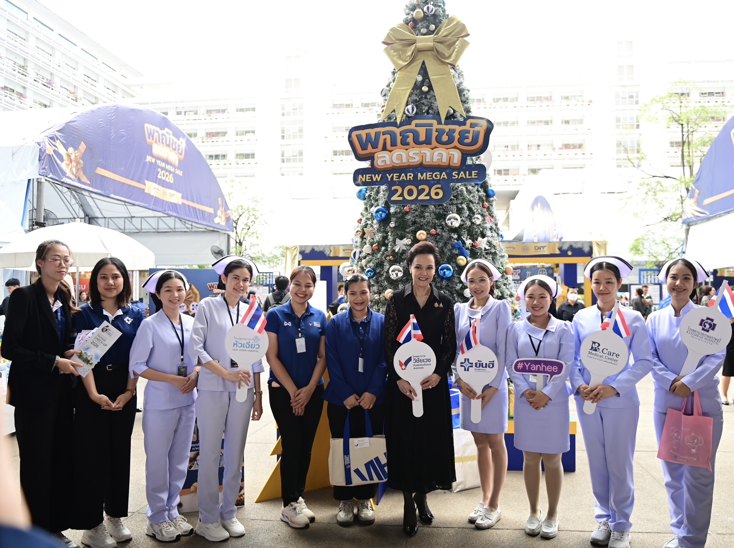 ข่าวเลขที่ 57/2569 พาณิชย์ชวนเลือกซื้อสินค้าไทยส่งความสุขปีใหม่ “New Year Mega Sale 2026” หนุนหมู่บ้านทำมาค้าขาย–Farm Outlet ลดค่าครองชีพทั่วประเทศเกือบ 5,000 ล้านบาท ต่อเนื่องถึง 31 ม.ค. 69 (25 ธันวาคม 2568)