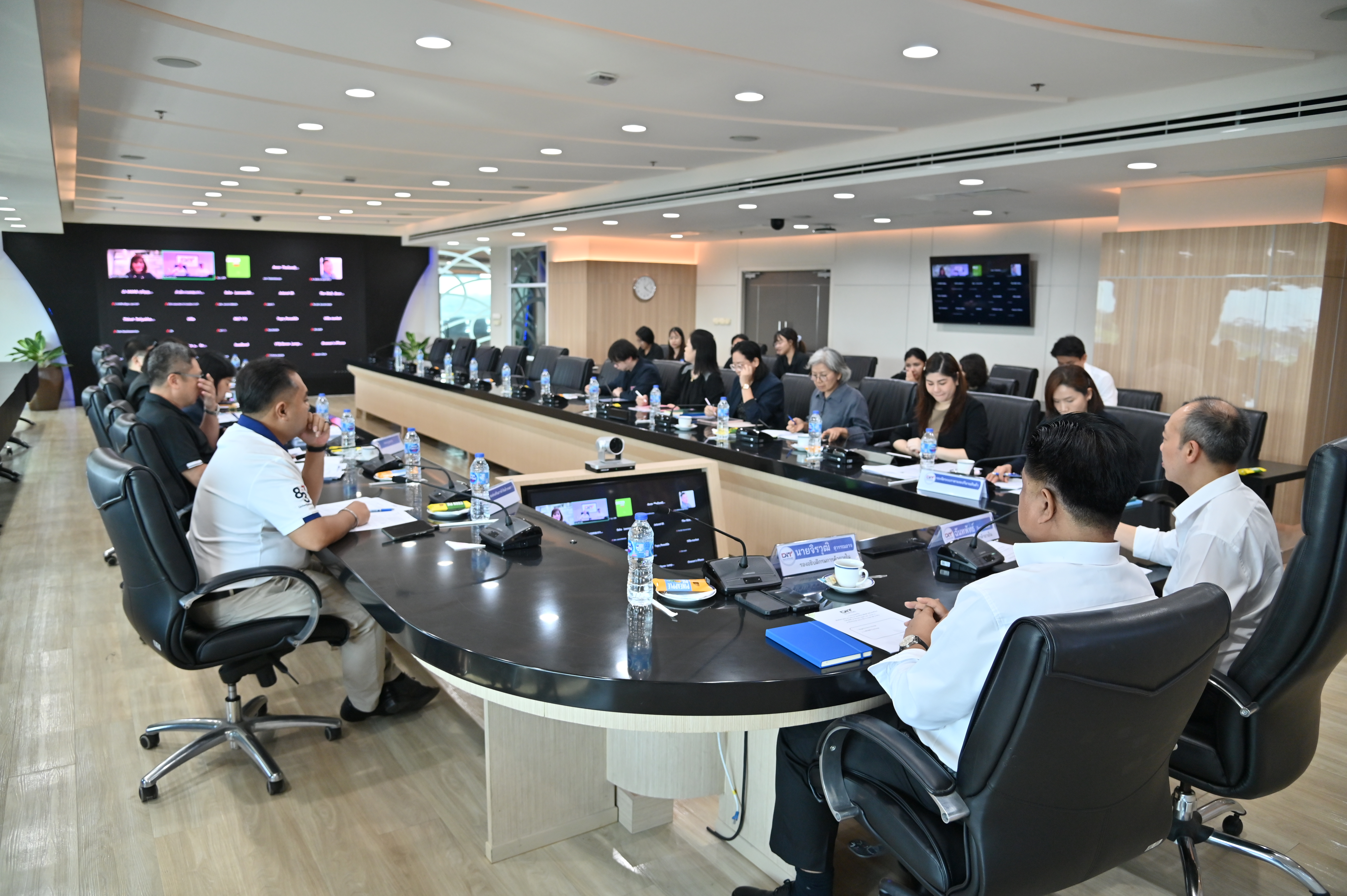 ข่าวเลขที่ 100/2569 ค้าภายใน เกาะติดสถานการณ์สินค้า ห้างยันสต๊อกเพียงพอ ขึ้นราคาต้องมีเหตุผลและอนุญาตก่อน (31 มีนาคม 2569)