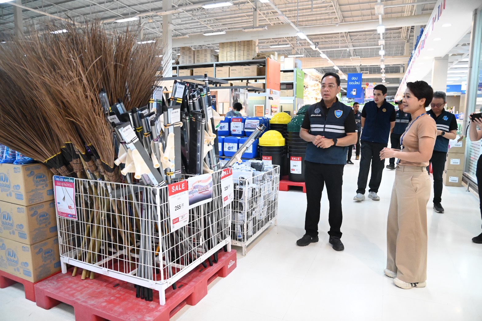 DIT ลงพื้นที่ตรวจติดตาม ห้างวัสดุก่อสร้าง,สถานีบริการน้ำมัน หลังเหตุอุทกภัยหาดใหญ่