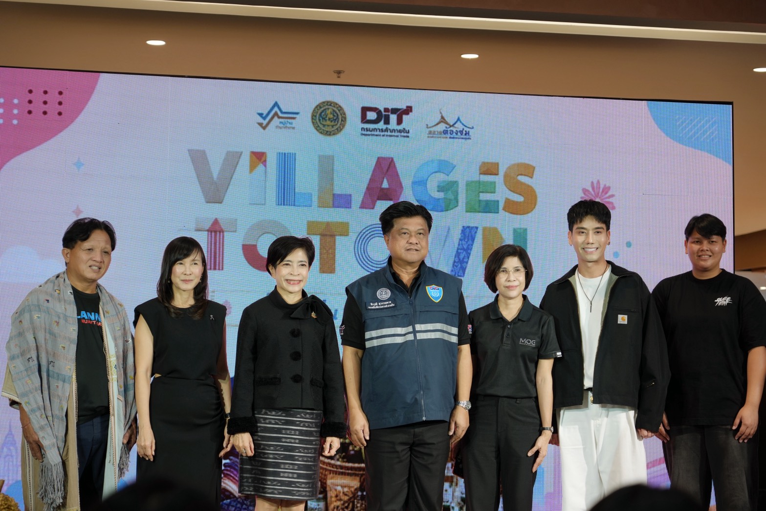 ข่าวเลขที่ 173/2569 DIT เดินหน้า “ไทยช่วยไทย” ชวนอุดหนุนสินค้าชุมชนในงาน “Villages to Town : เริ่ดจากถิ่น ช้อปฟินในเมือง” ตั้งเป้าสร้างมูลค่าการค้ากว่า 20 ล้านบาท (26 มิถุนายน 2569)