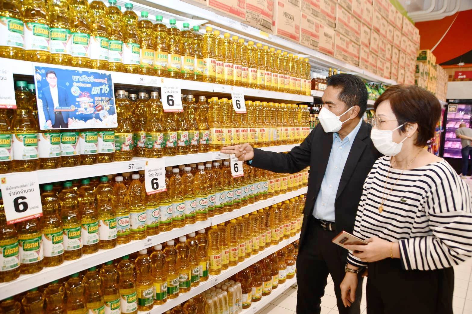 รองอธิบดีกรมการค้าภายใน ตรวจเยี่ยมการจำหน่ายสินค้าราคาพิเศษในช่วงเทศกาลตรุษจีน ณ จังหวัดสงขลา