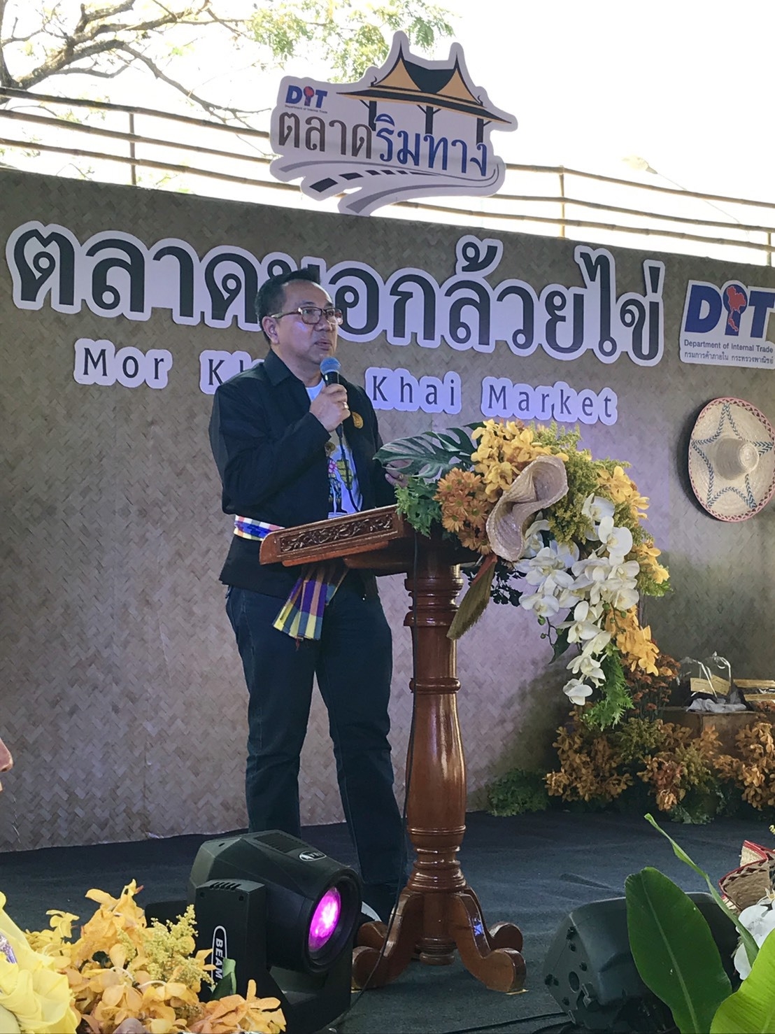พิธีเปิด "ตลาดริมทางตลาดมอกล้วยไข่"