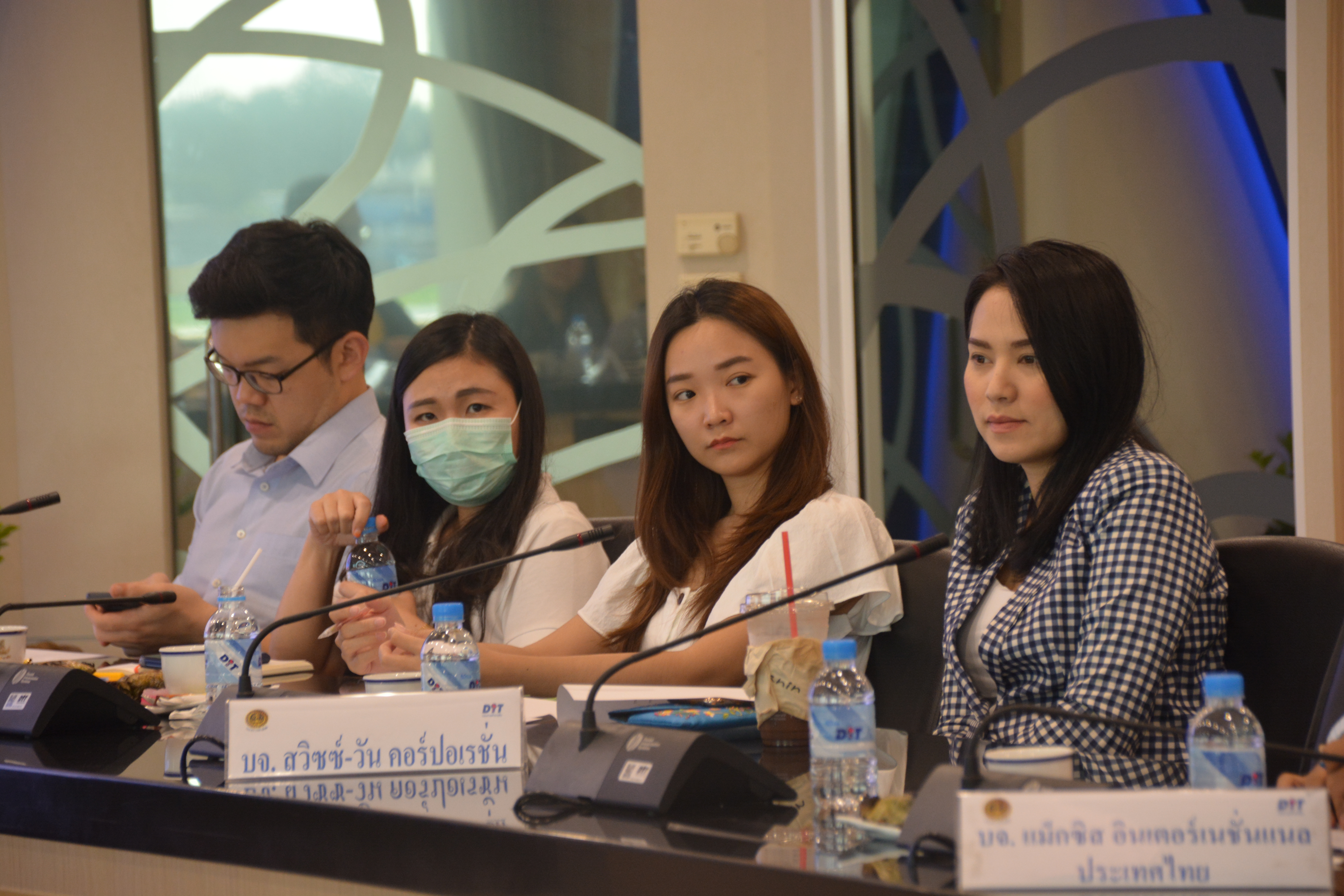 การประชุมหารือผู้ประกอบการยางรถยนต์เพื่อเตรียมความพร้อมในการจัดงานลดราคาจำหน่ายสินค้าช่วงเทศกาลปีใหม่