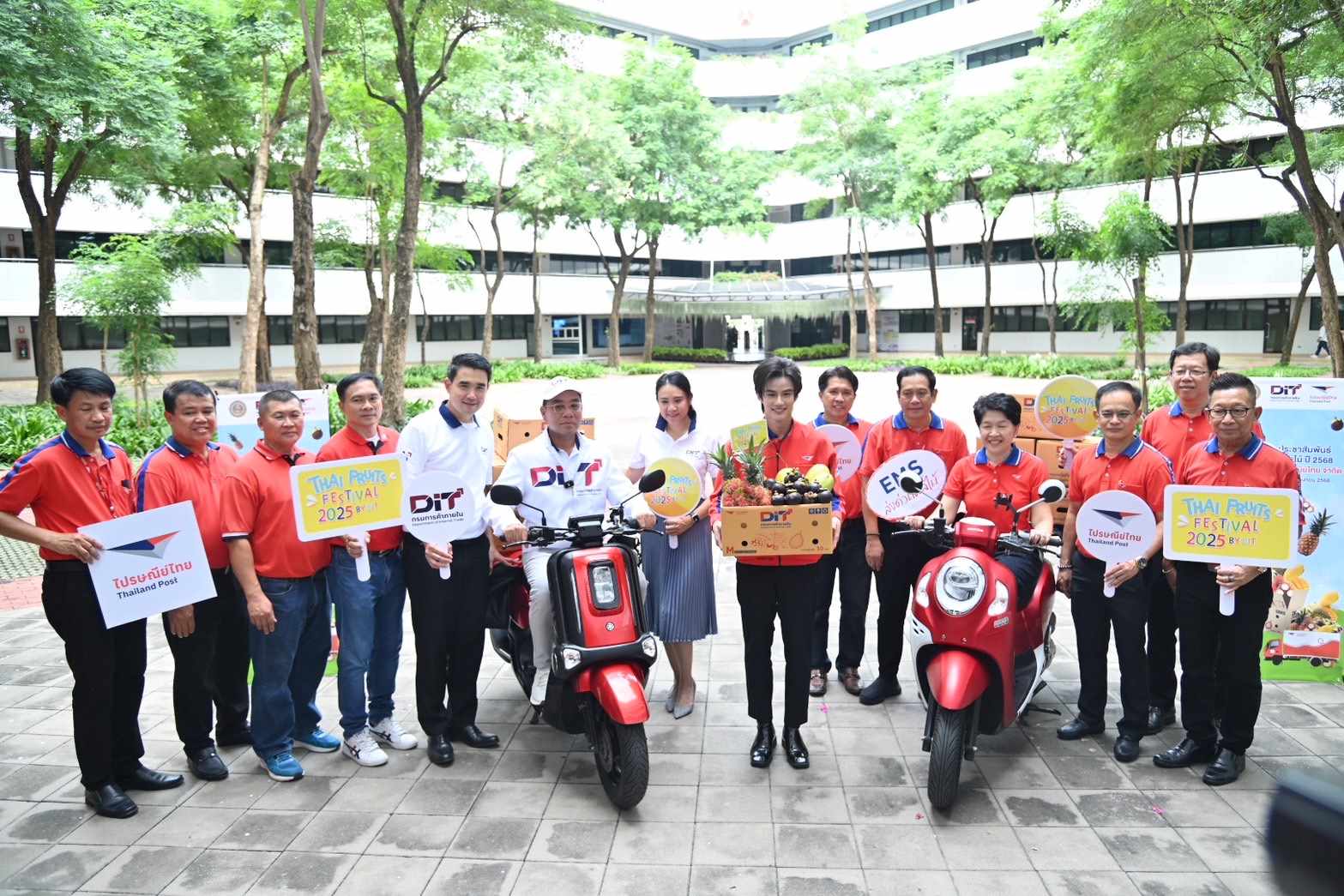 “พาณิชย์–ไปรษณีย์ไทย” ผนึกกำลังช่วยเกษตรกร แจกกล่อง–ตะกร้าผลไม้ 238,000 ชิ้น คาดกระจายผลไม้อีก 3,000 ตัน