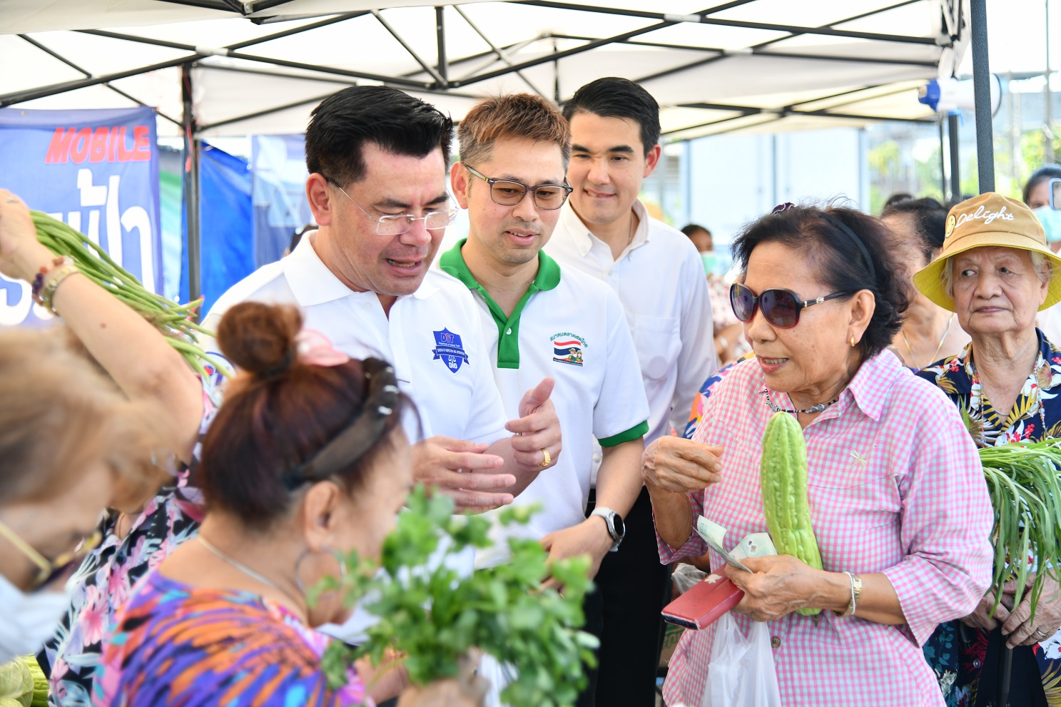 กรมการค้าภายใน เชื่อมโยงผักและไข่ไก่ราคาประหยัด ผ่านโมบายธงฟ้า