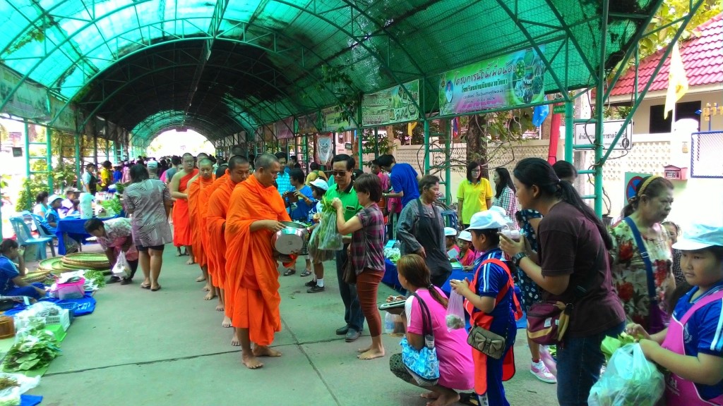 21501_ทำบุญตักบาตรตอนเช้า ทุกวันเสาร.jpg