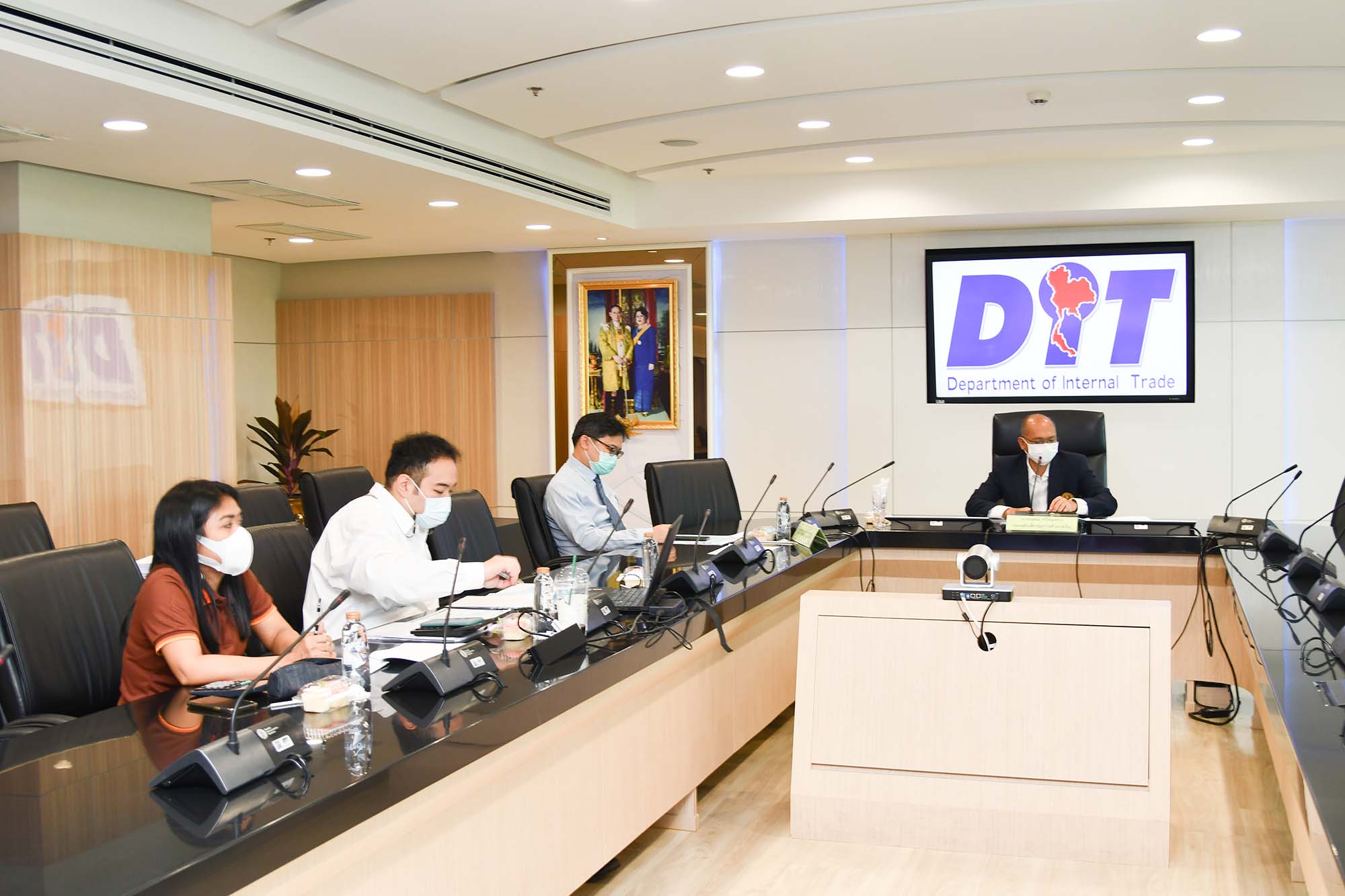 ประชุมการขับเคลื่อนกิจกรรมเสริมสภาพคล่องการรับซื้อผลไม้