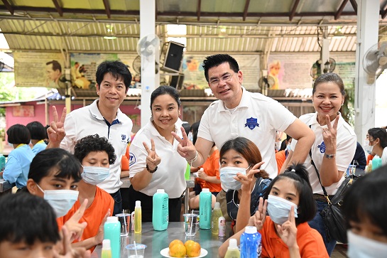 มอบความสุขผ่านกิจกรรม "แบ่งปันความรัก ส่งต่อความสุขให้น้อง"