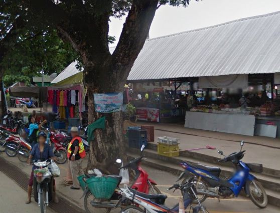 33875_บริเวณด้านนอกตลาด.JPG