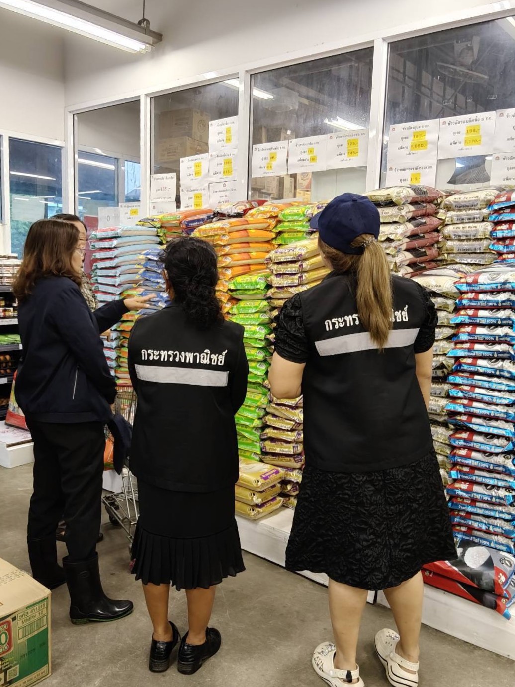 ข่าวเลขที่ 40/2569 พาณิชย์สั่งด่วน! ตั้ง War Room เกาะติดน้ำท่วมใต้ เดินหน้าประสานสินค้าอุปโภค–บริโภคจำเป็น สนับสนุนทุกหน่วยในพื้นที่ตามข้อสั่งการนายกรัฐมนตรี (25 พฤศจิกายน 2568)