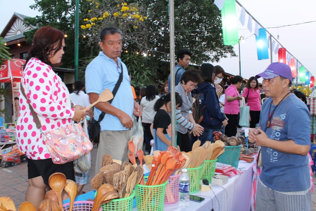 10977_ภาพคนซื้อของ.JPG