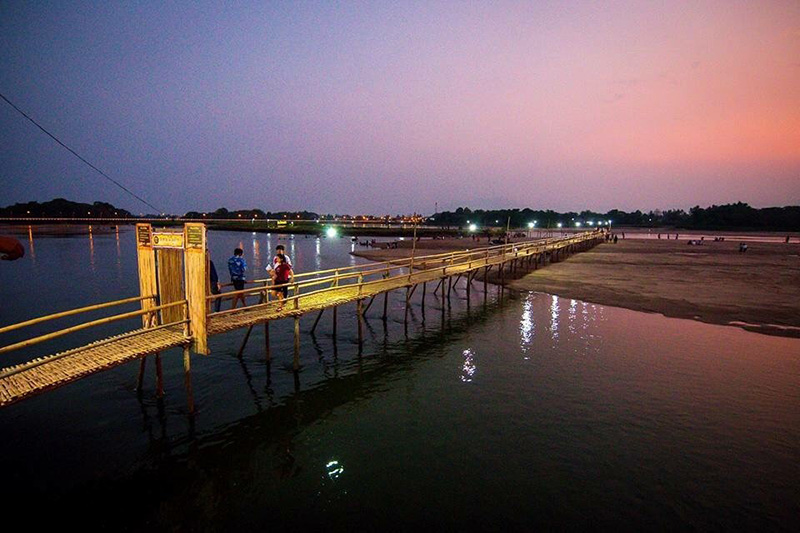 45659_ภาพวิว สะพานยามค่ำ.jpg