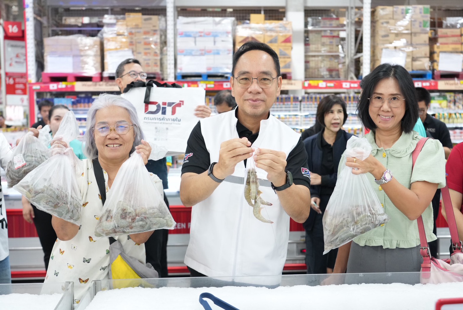 DIT ลุยแก้ปัญหากุ้งราคาตก! รณรงค์บริโภคกุ้ง โครงการ"ไทยช่วยไทยพลัส : ต้องชม ต้องกินกุ้ง"