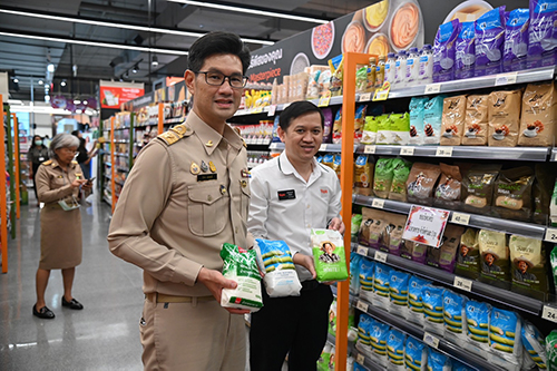 พาณิชย์สำรวจราคาสินค้า พบห้างจัดโปรฯ ลดราคาต่อเนื่อง สินค้ามีเพียงพอ