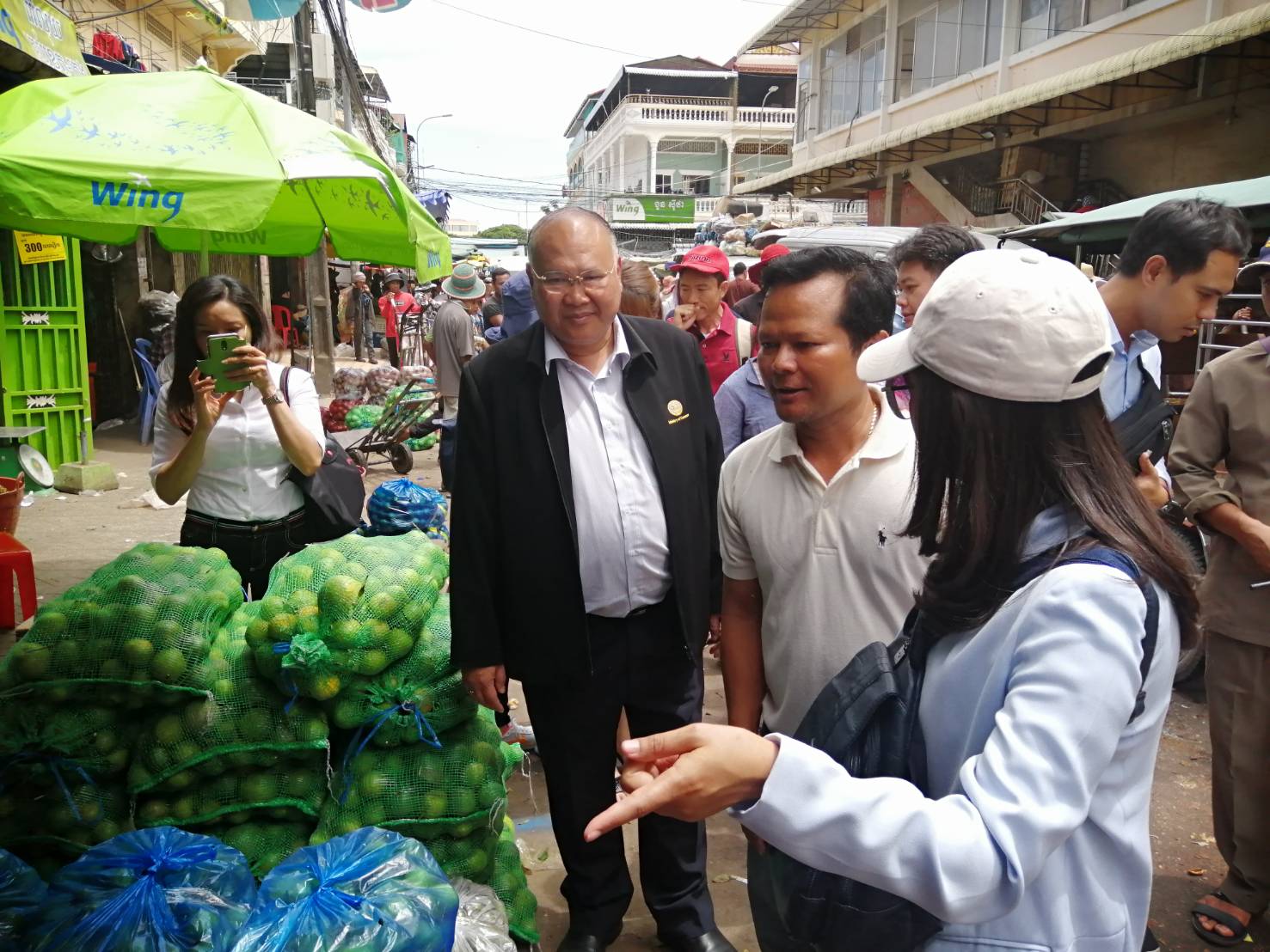 รองอธิบดีกรมการค้าภายใน เดินทางไปยังกรุงพนมเปญ ประเทศกัมพูชา เพื่อศึกษาความต้องการสินค้าเกษตรตลาด